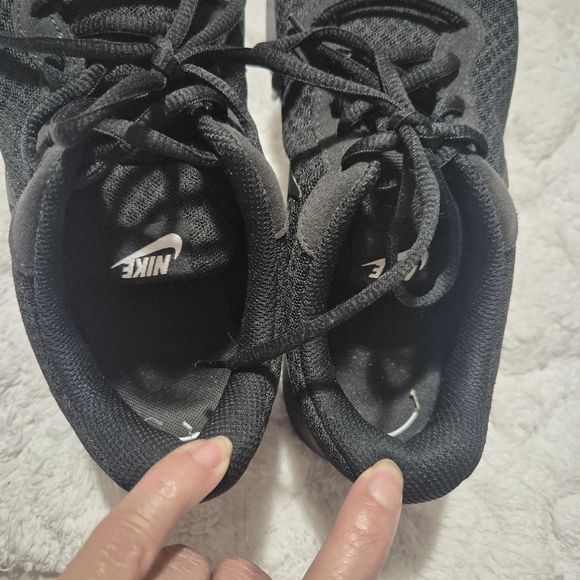 NIKE Triple Black Tajun Mesh Athletic Sneakers...size:7 - Picture 12 of 12